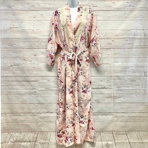 Vintage California Dynasty Floral Lace Robe